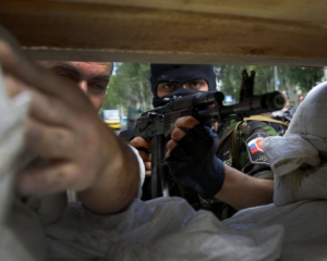 В Луганске террористы захватили военную часть Нацгвардии, прикрываясь родителями бойцов