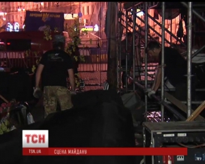 У Києві демонтують головну сцену Майдану