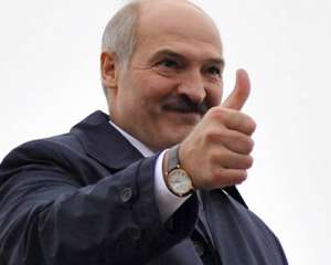 Лукашенко приехал на инаугарицию Порошенко с самым крутым кортежем