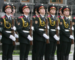 Те, що в одного із солдатів почесного караулу впала зброя, треба вважати добрим знаком - біоенергетик