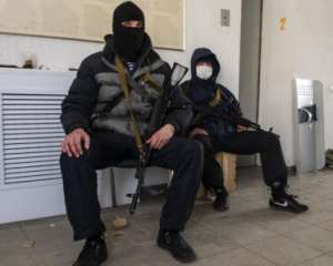В Луганске террористы убили милиционера и захватили его коллег