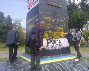 У Полтаві сплюндрували пам&#039;ятник Небесній Сотні