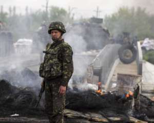 Терористи взяли в облогу українських силовиків