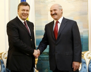 Лукашенко может предоставить убежище Януковичу, а потом &quot;продать&quot; его Украине - политолог