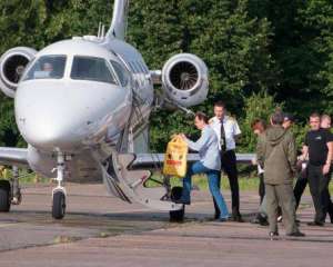 Ляшко літає в зону АТО чартером