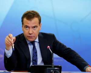 Медведев заявляет, что события в Украине  &quot;навязали со специфическими технологиями&quot;