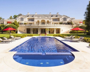 Роскошный особняк Уолта Диснея продали за 74 миллиона долларов