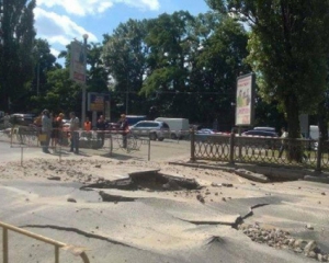 У Києві провалилась частина бульвару Шевченка