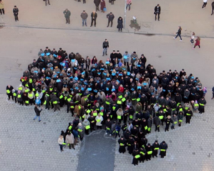 У Києві 1200 людей створили фігуру "Карта України"