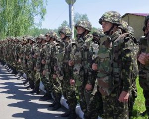 Набор добровольцев на войну с террористами на Донбассе продолжится - советник Авакова