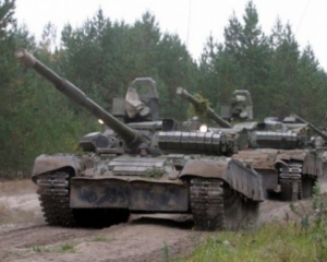 Колонны российской бронетехники прорвались через украинскую границу