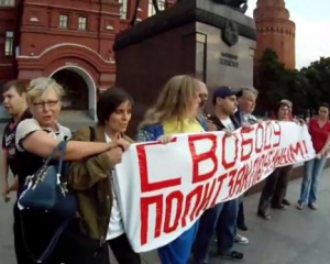 В Москве полиция задержала протестующих за исполнение украинской народной песни о Путине