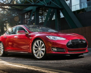 Китайцам удалось взломать электронику Tesla Model S