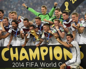 Игроки сборной Германии повредили Кубок мира, празднуя победу в Бразилии