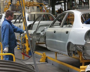 Виробництво легкових авто в Україні впало на 78%