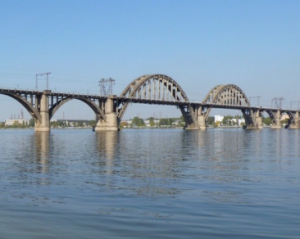 Стратегический мост через Днепр пытались взорвать - Укрзализныця