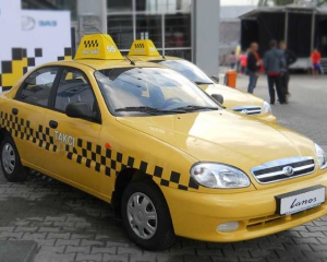 С августа во Львове будут искать нелегальных таксистов