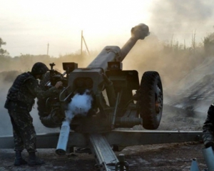 В Донецке всю ночь было слышно залпы и взрывы