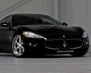 Криворожский депутат продает Maserati, чтобы помочь силам АТО