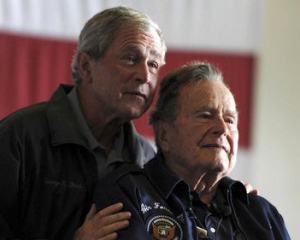 Буш-молодший написав біографію Буша-старшого