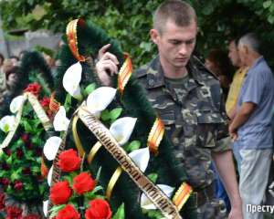 Десантника, погибшего в Шахтерске, хоронили в закрытом гробу