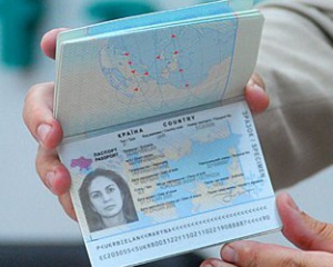 Украинцы будут оставлять отпечатки пальцев в загранпаспортах