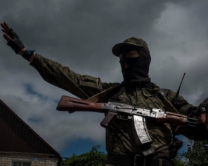 На Луганщині бойовики обстріляли колону біженців