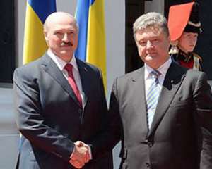 Порошенко обсудил с Лукашенко гуманитарные вопросы