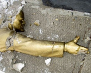 На одещині повалили одразу трьох Ленінів - ЗМІ