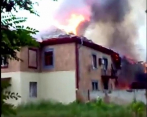 В окупованій Макіївці палає будівля суду