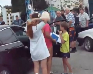 В очереди на паром из Крыма подрались две россиянки с детьми