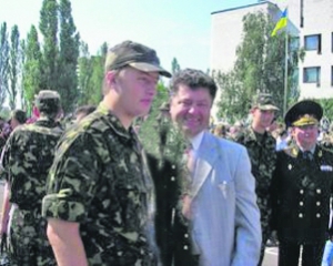 Сын Порошенко воюет в зоне АТО без пафоса и под чужой фамилией - СМИ