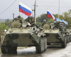 Колонны российских танков ночам постоянно движутся в Украину - СМИ