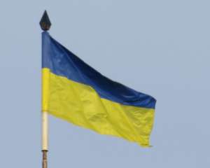 В центре Москвы задержали активистов, которые развернули многометровый флаг Украины