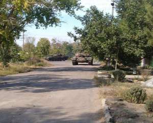 Російські танки вже курсують Новоазовськом