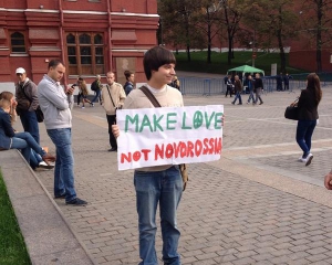 В Москве продолжаются одиночные антивоенные пикеты, есть задержанные