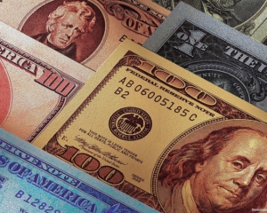 На украинском межбанке доллар упал в цене