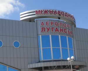 В аэропорту Луганска подорвали взлетно-посадочную полосу