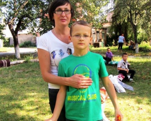 Через опухоль мозга у 9-летнего Максима Шепетуна развилось косоглазие