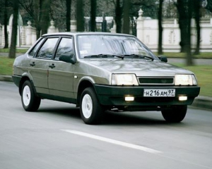 Украинцы покупают старенькие ВАЗы и немецкие авто: Топ-10 самых популярных подержаных машин