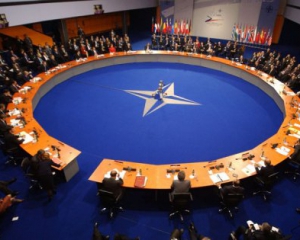 Вище командування НАТО переглядає стосунки з Росією