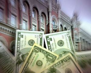 Нацбанк существенно ограничил продажу валюты в одни руки