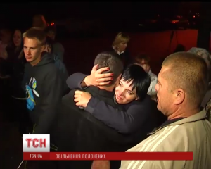 Українських полонених тримали у будівлі донецької СБУ, змушували прибирати сміття та ледь не морили голодом