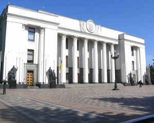 Рада рассмотрит отмену внеблокового статуса Украины на следующем заседании