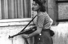 "Женщина пьет чай после бомбежки немцами Лондона" - 52 впечатляющие фото женщин