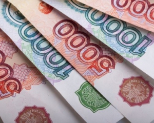 На Московской бирже курс рубля к доллару поставил новый рекорд