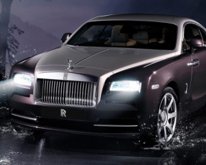 Rolls-Royce Wraith за 300 тысяч долларов показал дрифт по бездорожью