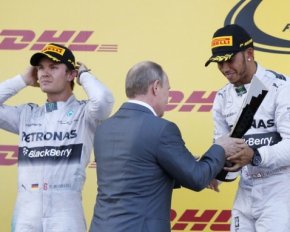 Хэмилтон не подал руку Путину после победы на Гран-при Сочи