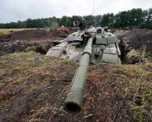 Идет ожесточенный бой возле Бахмутки: боевики сожгли БТР и БМП силовиков