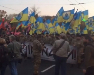 Батальйон "Азов" та "Правий сектор" вийшли на марші, присвячені річниці створення УПА